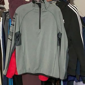 Rebook sweater medium size for runners